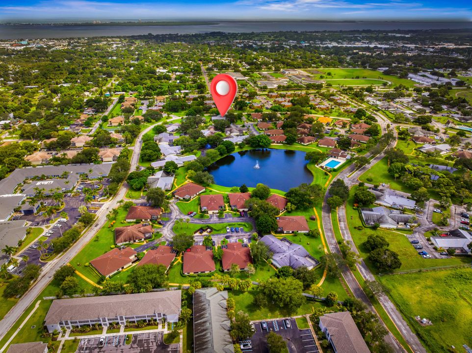 Под контрактом: $199,000 (2 спален, 2 ванн, 1280 Квадратных фут)