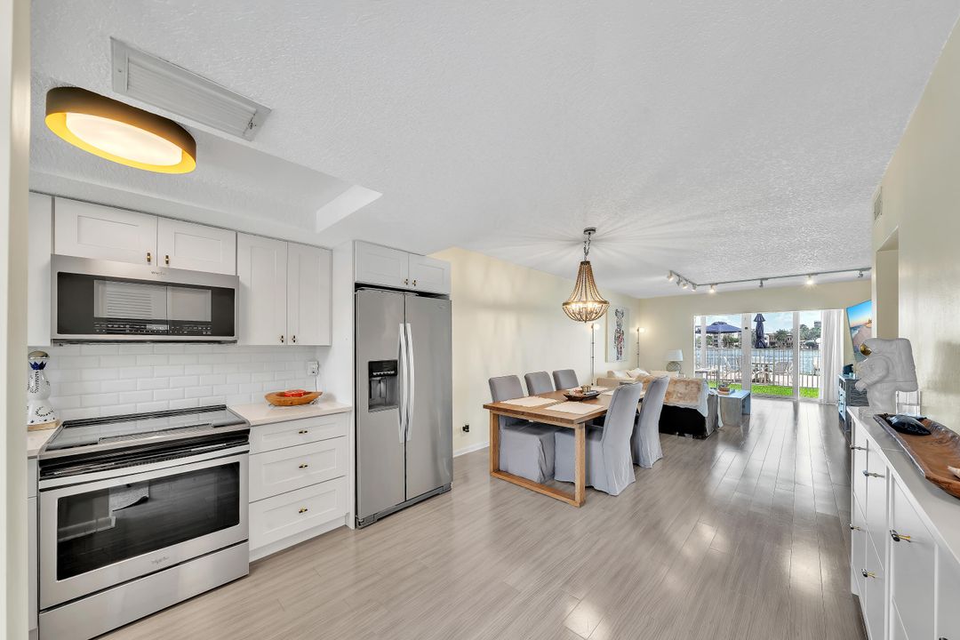 Active With Contract: $499,000 (2 beds, 2 baths, 1118 Square Feet)