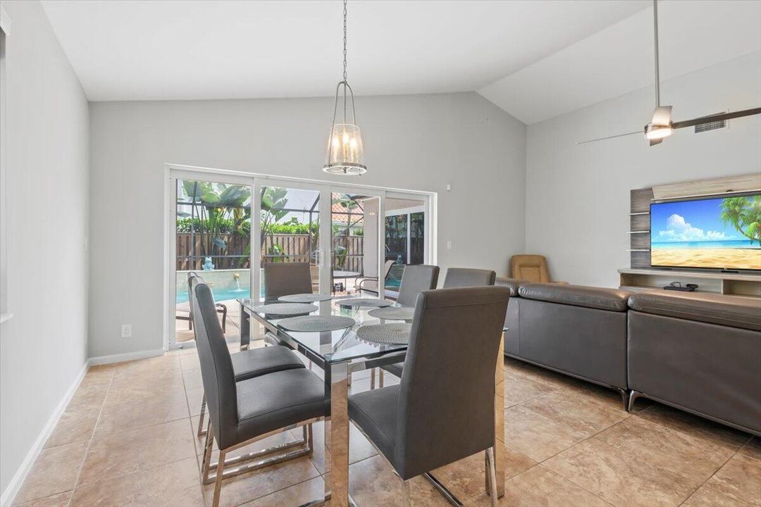 Activo con contrato: $675,000 (3 camas, 2 baños, 1718 Pies cuadrados)