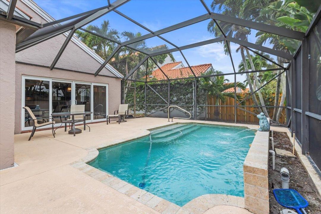 Activo con contrato: $675,000 (3 camas, 2 baños, 1718 Pies cuadrados)