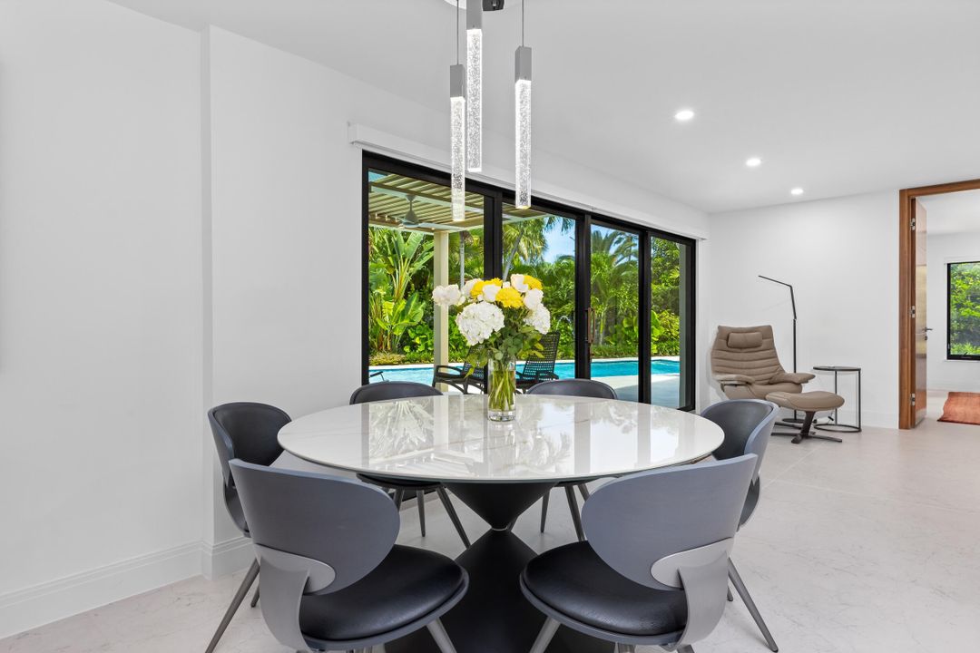 На продажу: $2,550,000 (4 спален, 2 ванн, 2379 Квадратных фут)