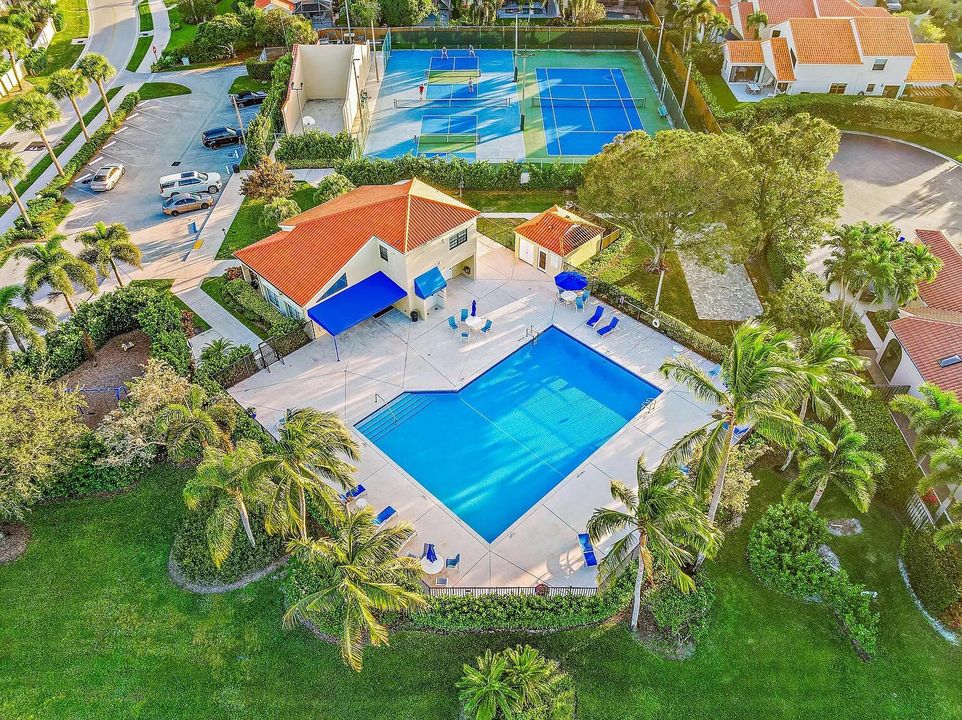 Activo con contrato: $675,000 (3 camas, 2 baños, 1718 Pies cuadrados)