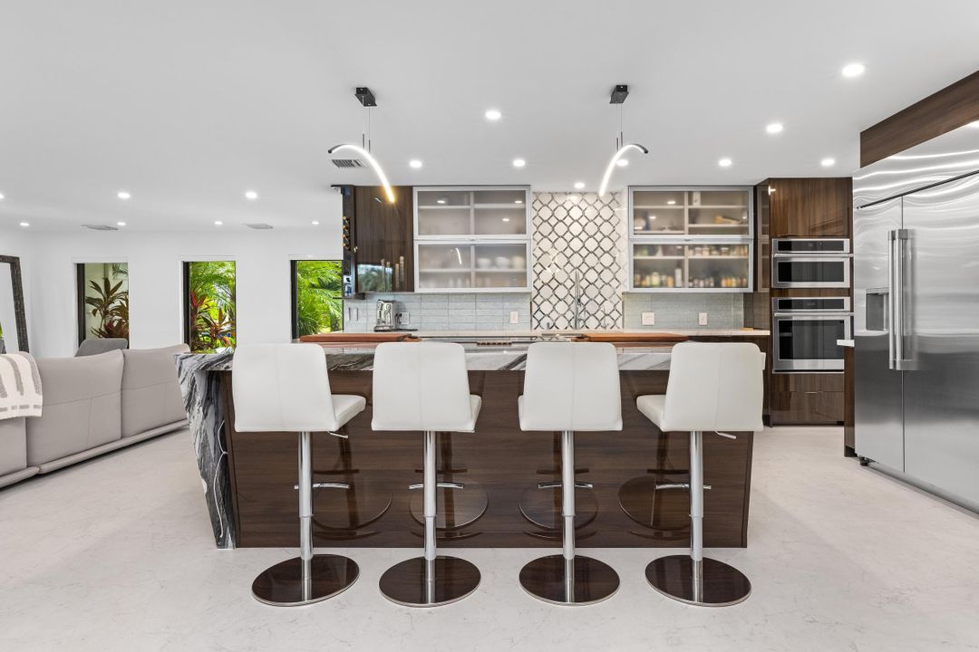 На продажу: $2,550,000 (4 спален, 2 ванн, 2379 Квадратных фут)