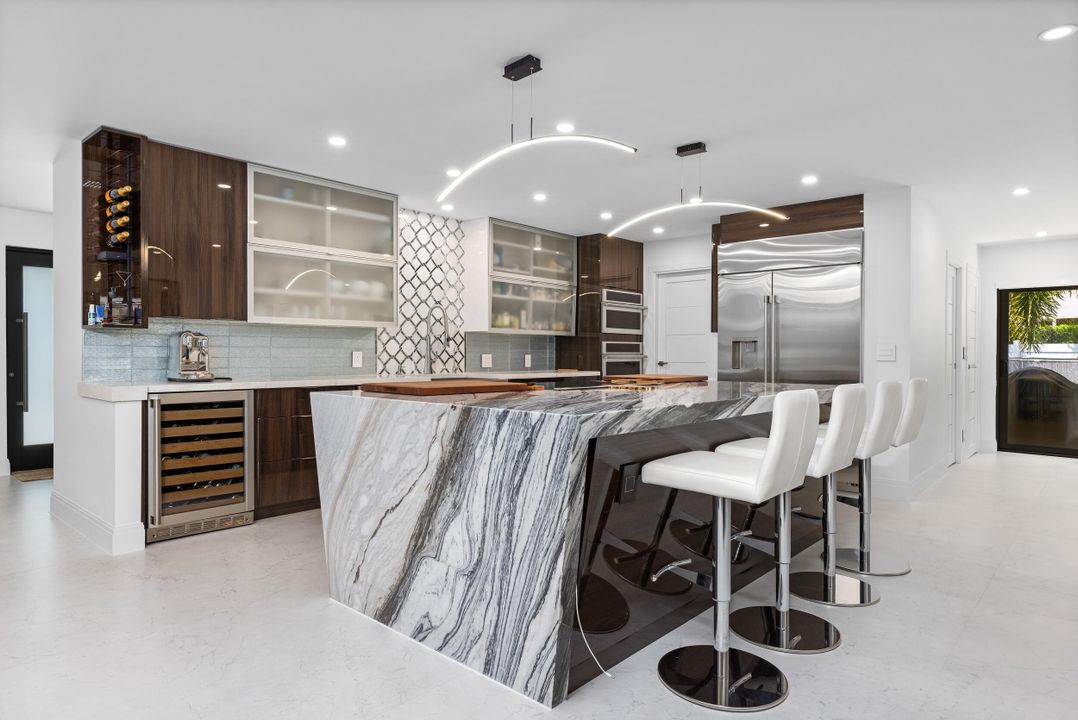 На продажу: $2,550,000 (4 спален, 2 ванн, 2379 Квадратных фут)