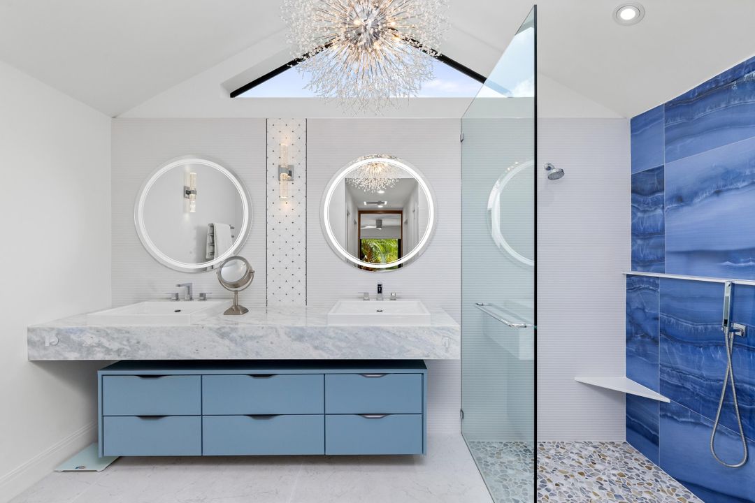 На продажу: $2,550,000 (4 спален, 2 ванн, 2379 Квадратных фут)