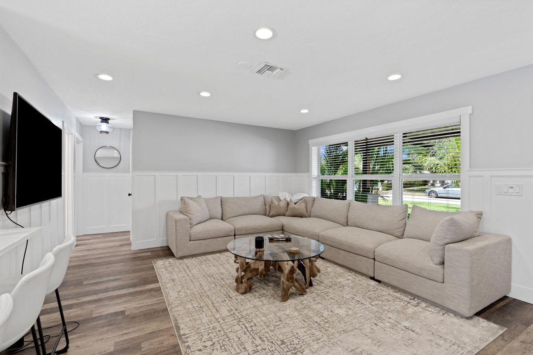 Под контрактом: $6,000 (4 спален, 3 ванн, 1760 Квадратных фут)