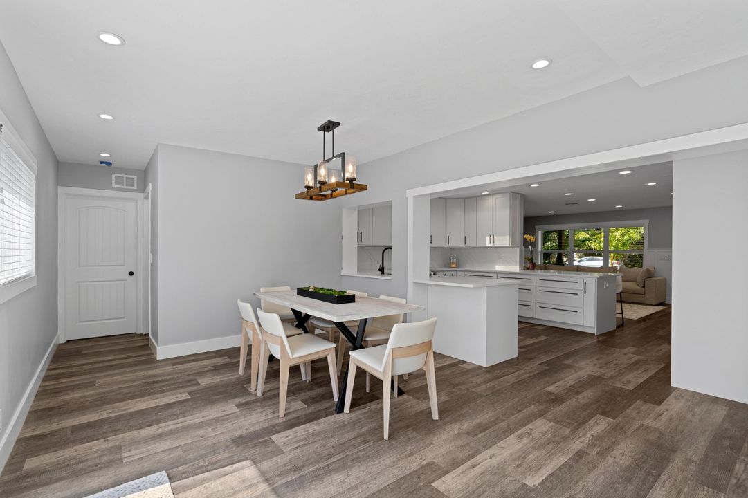 Под контрактом: $6,000 (4 спален, 3 ванн, 1760 Квадратных фут)