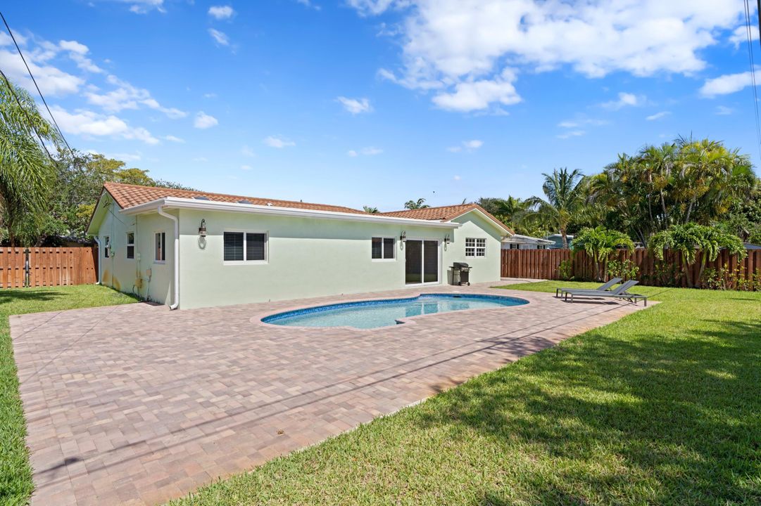 Под контрактом: $6,000 (4 спален, 3 ванн, 1760 Квадратных фут)