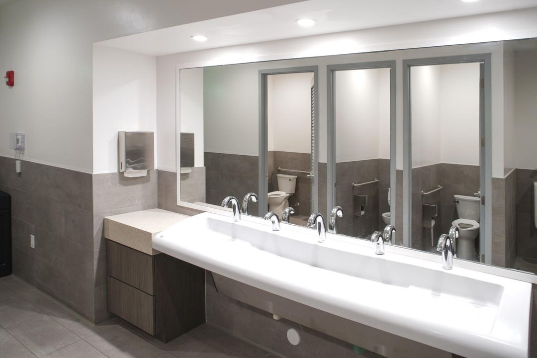 For Sale: $115,000 (1 beds, 1 baths, 646 Square Feet)