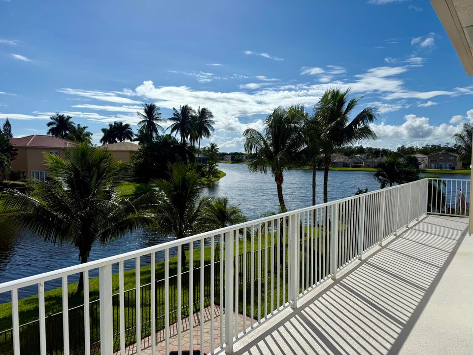 出租: $6,000 (5 贝兹, 3 浴室, 3303 平方英尺)