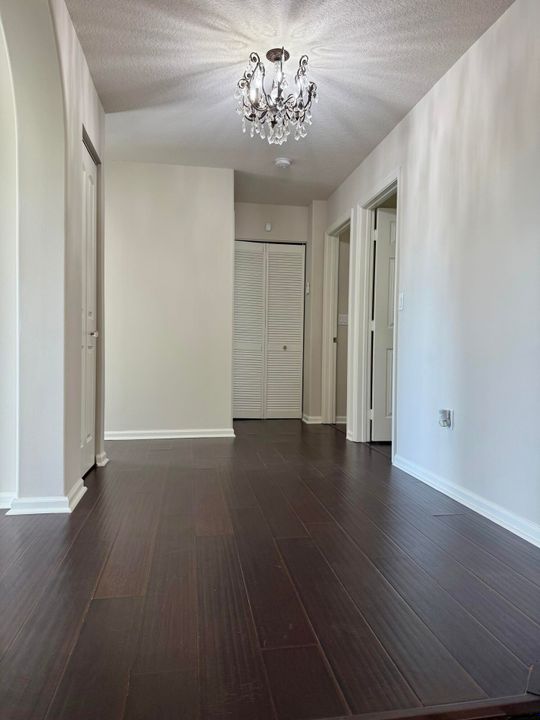 出租: $6,000 (5 贝兹, 3 浴室, 3303 平方英尺)