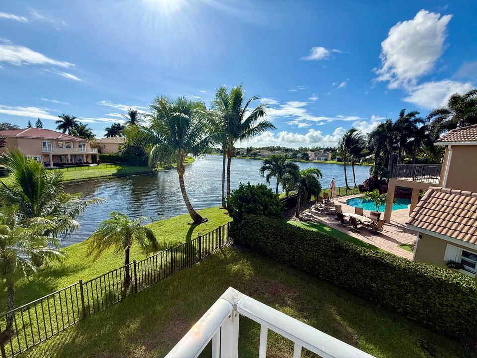 出租: $6,000 (5 贝兹, 3 浴室, 3303 平方英尺)