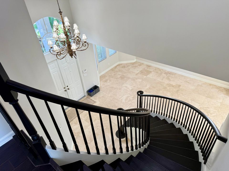 出租: $6,000 (5 贝兹, 3 浴室, 3303 平方英尺)