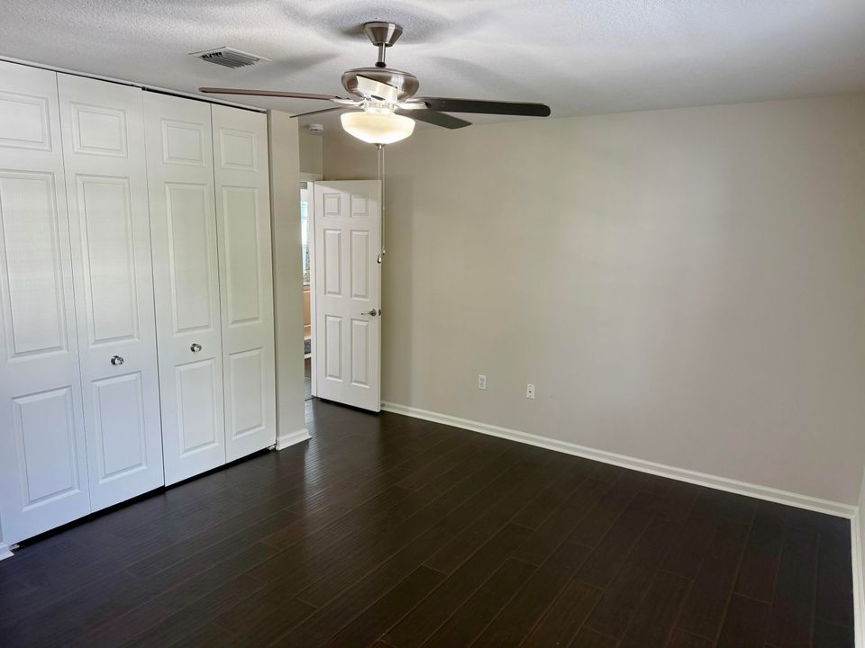 出租: $6,000 (5 贝兹, 3 浴室, 3303 平方英尺)