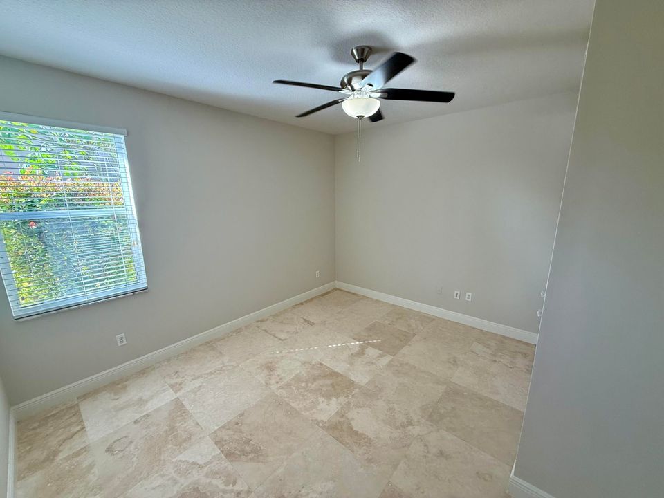 出租: $6,000 (5 贝兹, 3 浴室, 3303 平方英尺)