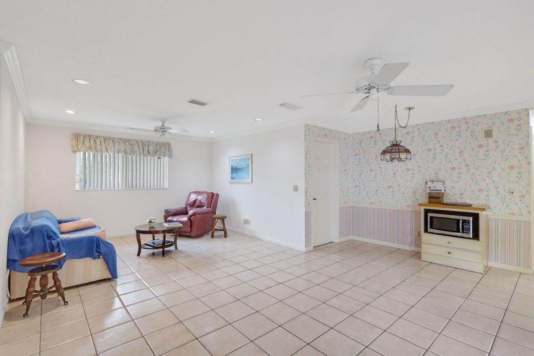 Activo con contrato: $949,000 (3 camas, 3 baños, 1848 Pies cuadrados)