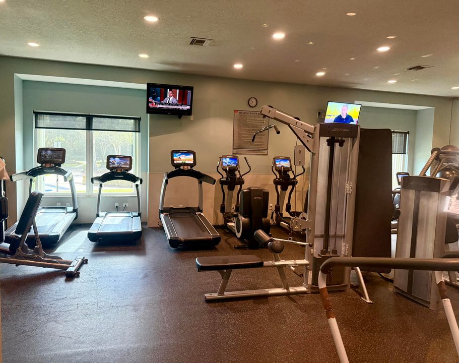 出租: $6,000 (5 贝兹, 3 浴室, 3303 平方英尺)