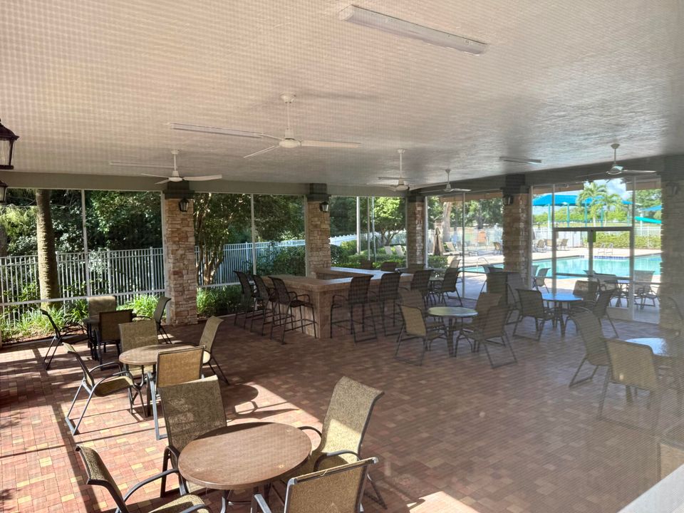 出租: $6,000 (5 贝兹, 3 浴室, 3303 平方英尺)