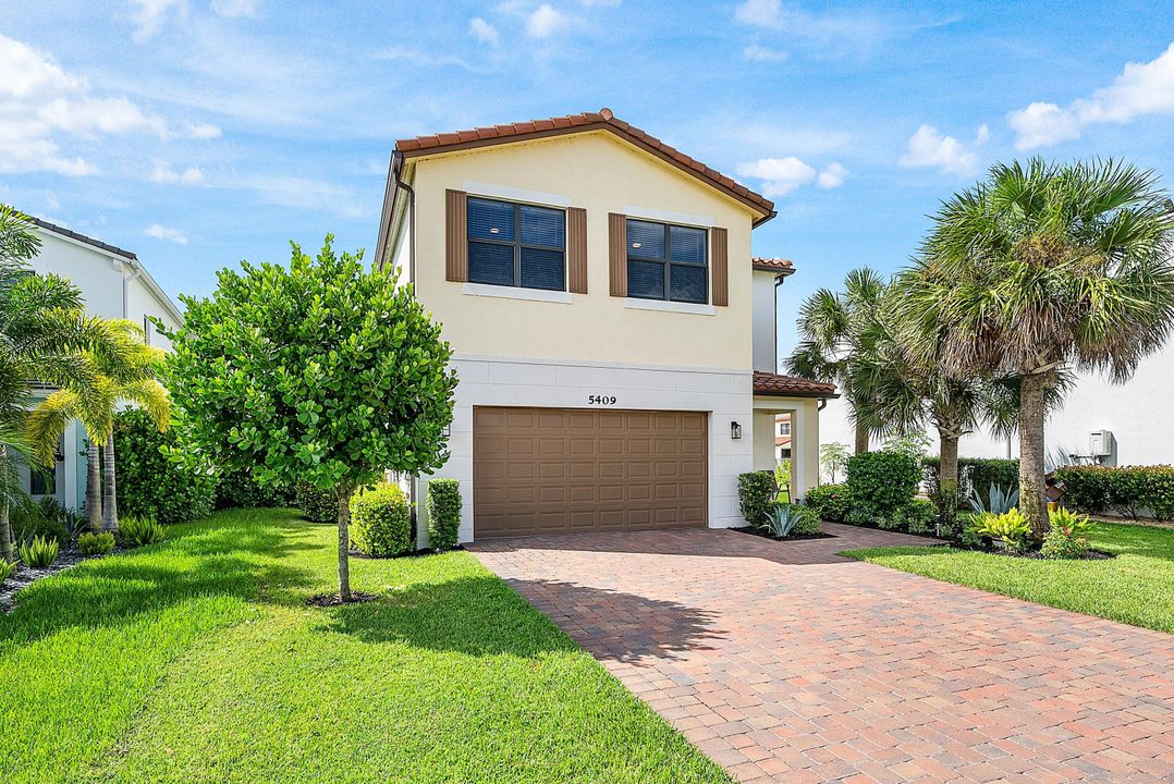 For Sale: $555,000 (4 beds, 2 baths, 1919 Square Feet)