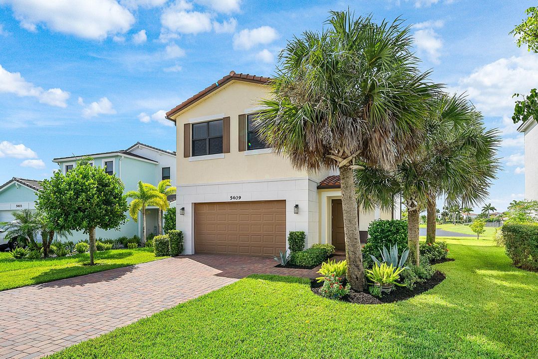 For Sale: $555,000 (4 beds, 2 baths, 1919 Square Feet)