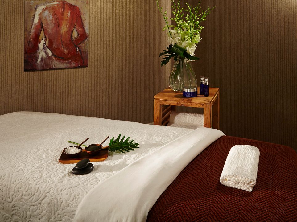 For Sale: $599,900 (2 beds, 2 baths, 2327 Square Feet)