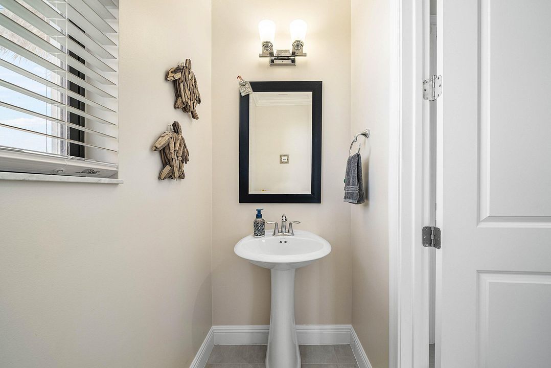 For Sale: $555,000 (4 beds, 2 baths, 1919 Square Feet)