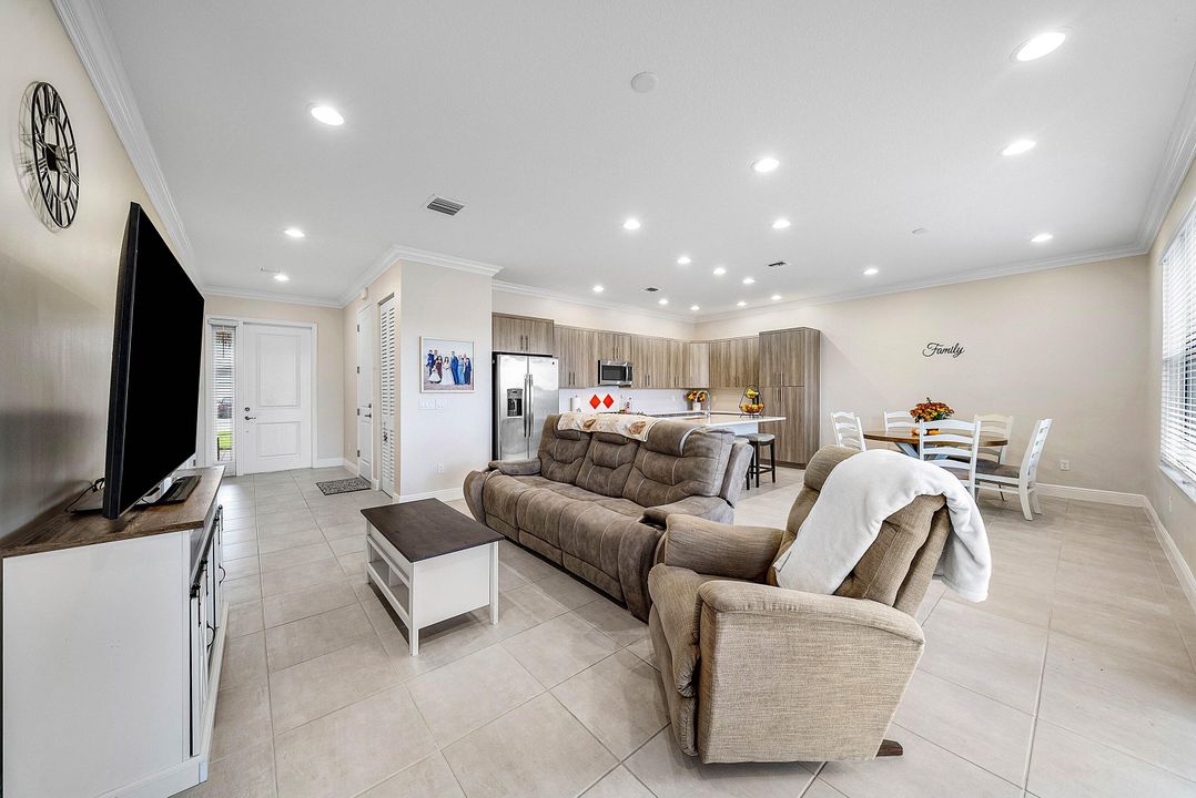 For Sale: $555,000 (4 beds, 2 baths, 1919 Square Feet)