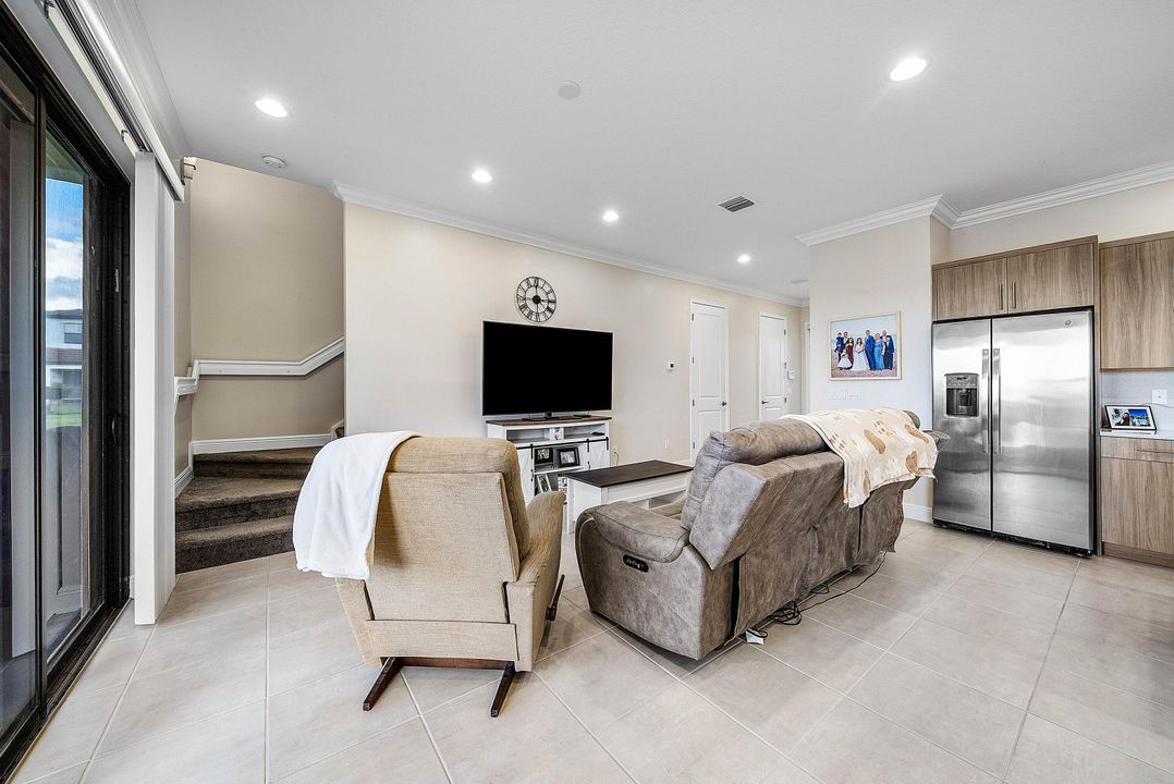 For Sale: $555,000 (4 beds, 2 baths, 1919 Square Feet)