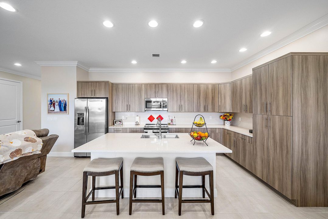 For Sale: $555,000 (4 beds, 2 baths, 1919 Square Feet)