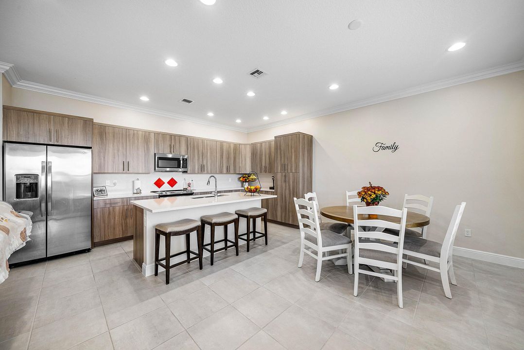 For Sale: $555,000 (4 beds, 2 baths, 1919 Square Feet)