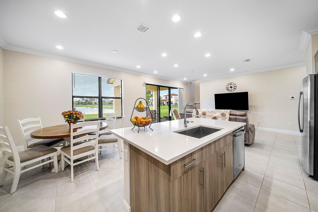 For Sale: $555,000 (4 beds, 2 baths, 1919 Square Feet)