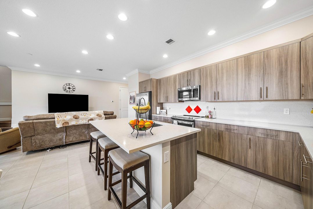 For Sale: $555,000 (4 beds, 2 baths, 1919 Square Feet)