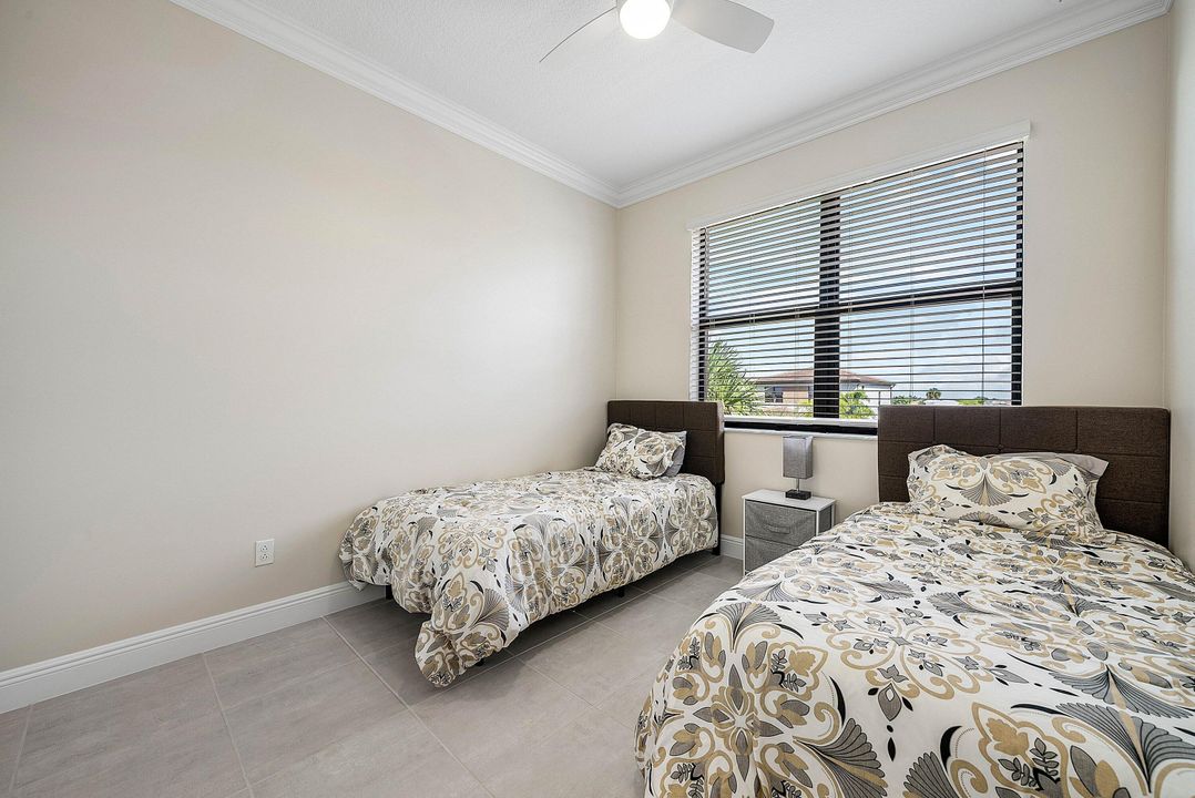 For Sale: $555,000 (4 beds, 2 baths, 1919 Square Feet)