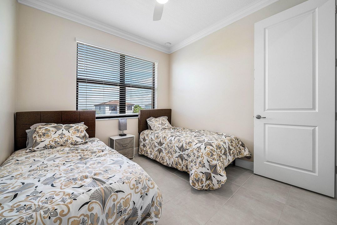 For Sale: $555,000 (4 beds, 2 baths, 1919 Square Feet)