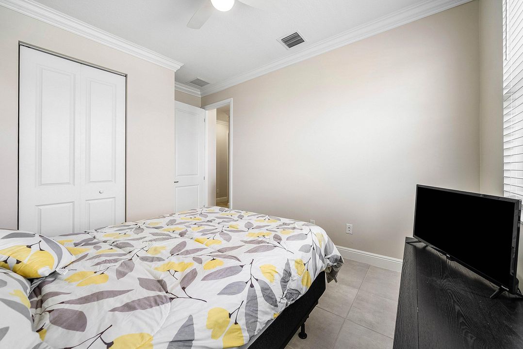 For Sale: $555,000 (4 beds, 2 baths, 1919 Square Feet)