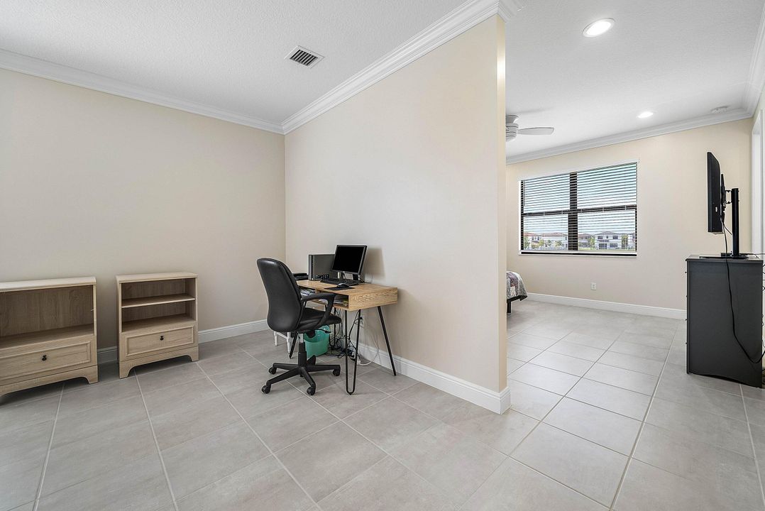 For Sale: $555,000 (4 beds, 2 baths, 1919 Square Feet)