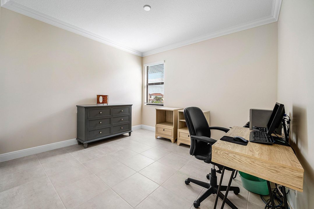 For Sale: $555,000 (4 beds, 2 baths, 1919 Square Feet)