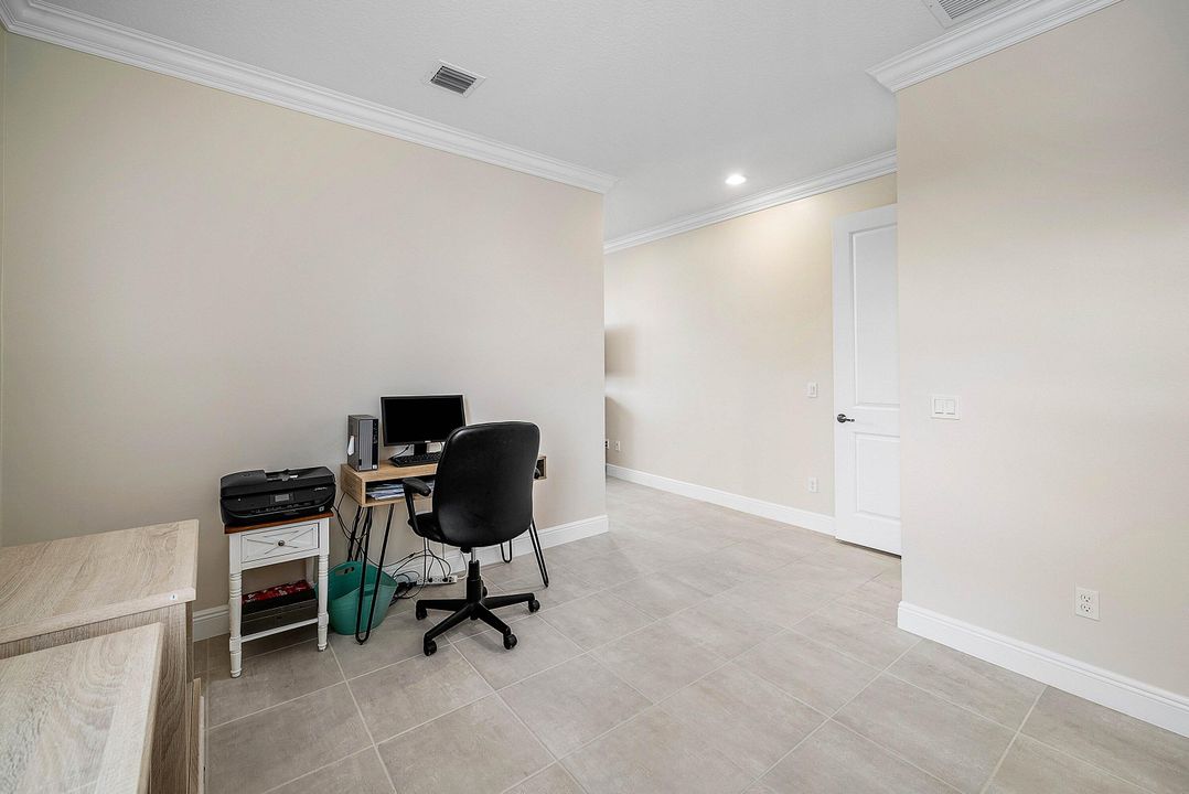 For Sale: $555,000 (4 beds, 2 baths, 1919 Square Feet)