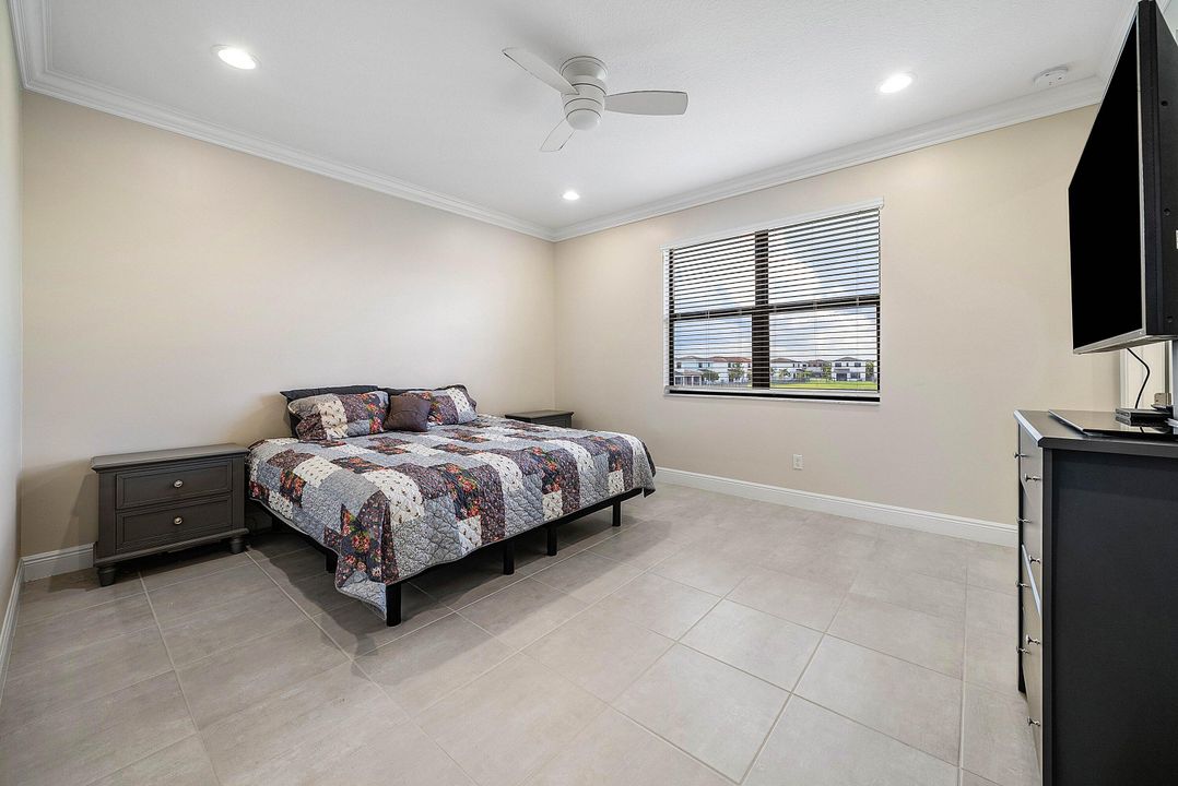 For Sale: $555,000 (4 beds, 2 baths, 1919 Square Feet)