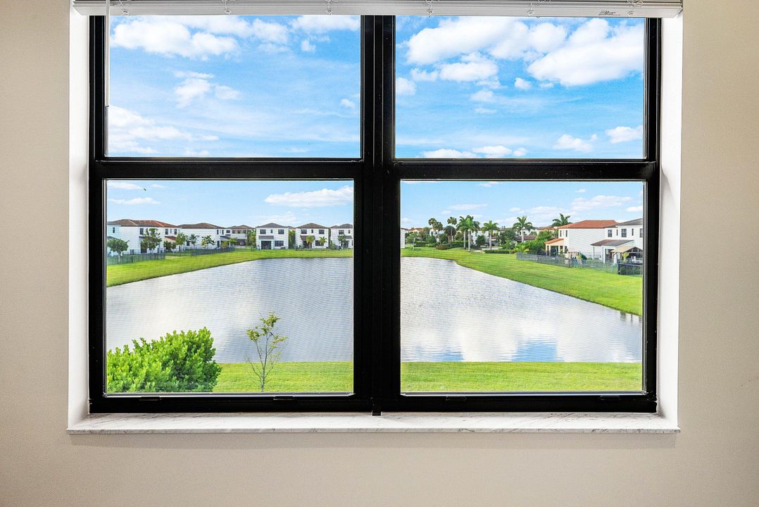 For Sale: $555,000 (4 beds, 2 baths, 1919 Square Feet)