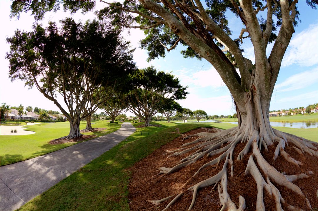 For Sale: $599,900 (2 beds, 2 baths, 2327 Square Feet)