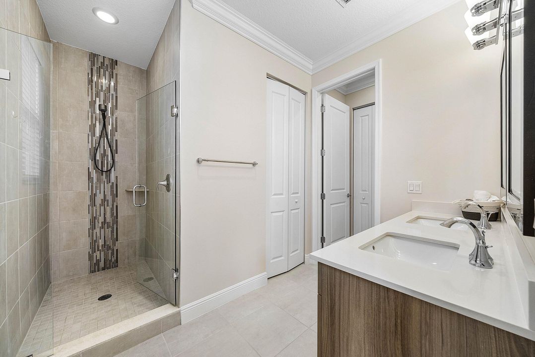 For Sale: $555,000 (4 beds, 2 baths, 1919 Square Feet)