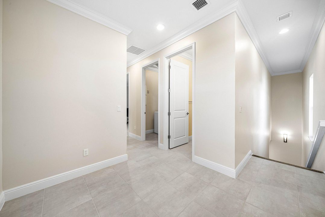 For Sale: $555,000 (4 beds, 2 baths, 1919 Square Feet)