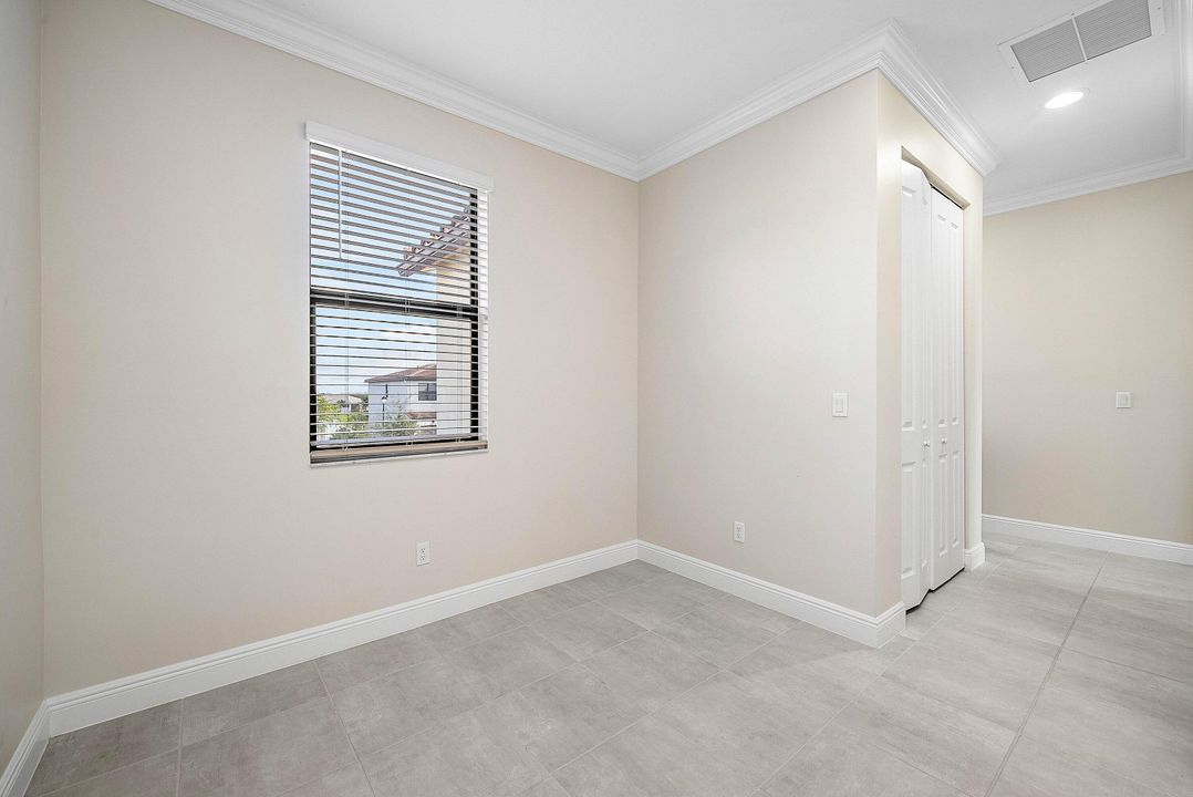 For Sale: $555,000 (4 beds, 2 baths, 1919 Square Feet)