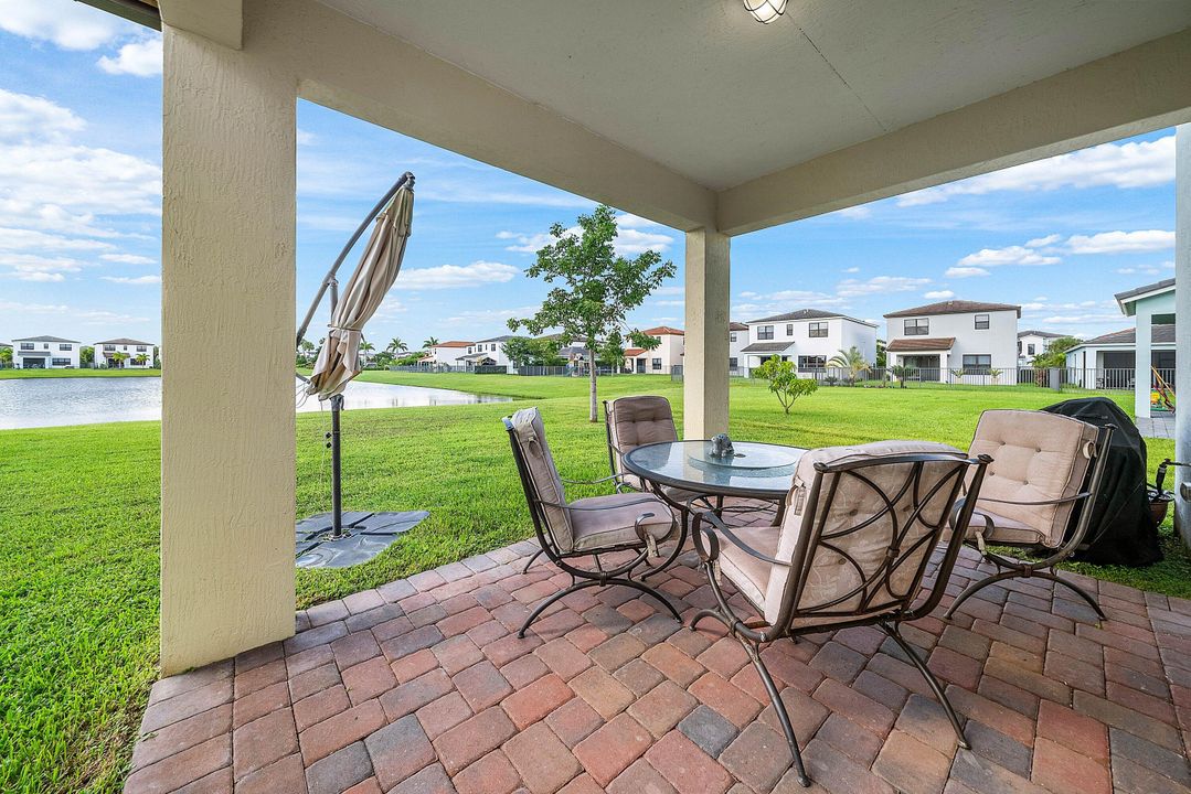 For Sale: $555,000 (4 beds, 2 baths, 1919 Square Feet)