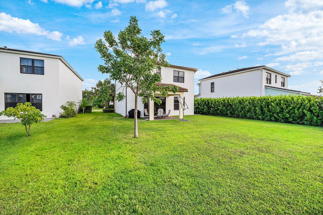 For Sale: $555,000 (4 beds, 2 baths, 1919 Square Feet)