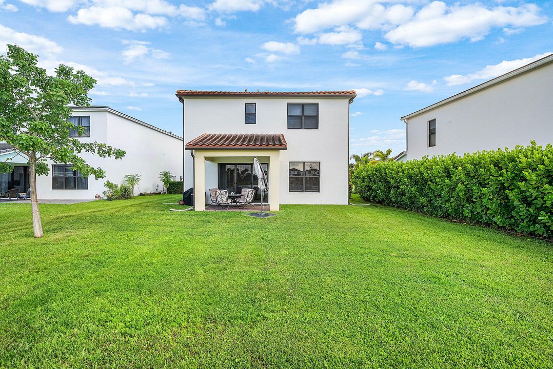 For Sale: $555,000 (4 beds, 2 baths, 1919 Square Feet)