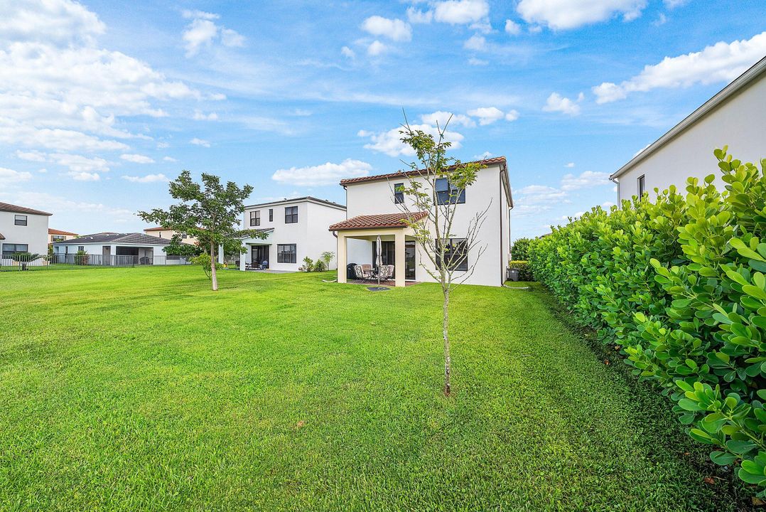 For Sale: $555,000 (4 beds, 2 baths, 1919 Square Feet)