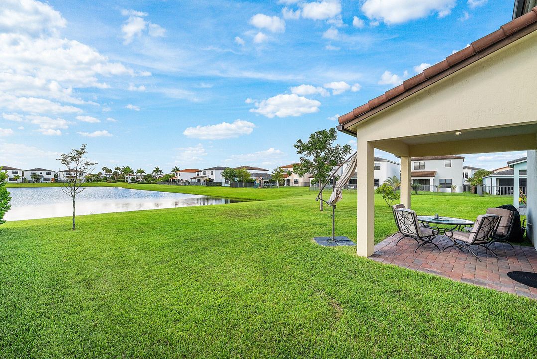 For Sale: $555,000 (4 beds, 2 baths, 1919 Square Feet)