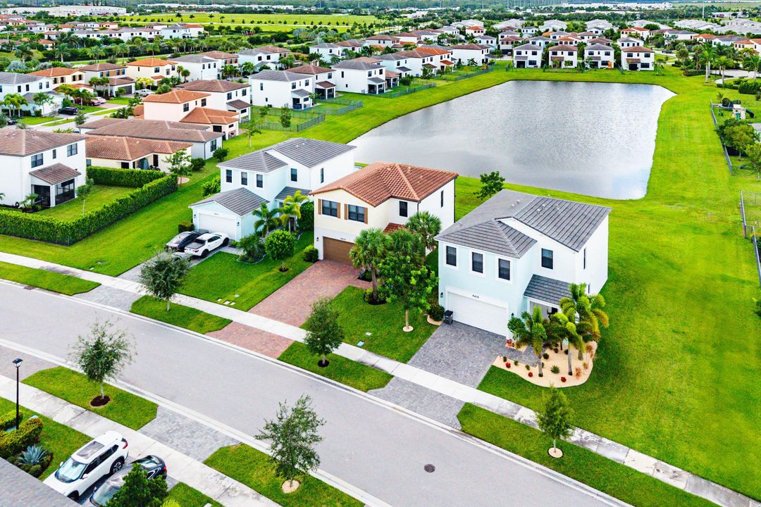 For Sale: $555,000 (4 beds, 2 baths, 1919 Square Feet)